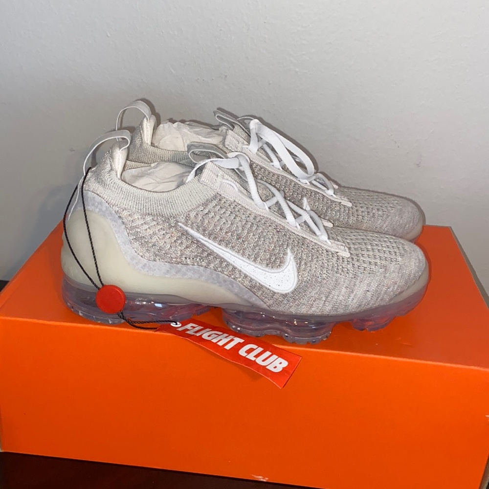 New with box and tags - W AIR VAPORMAX 2021 FK
